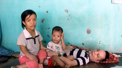 Chuyện tình buồn của đôi vợ chồng tật nguyền