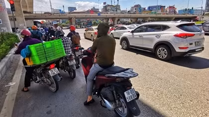 Hà Nội ngột ngạt trong cái nóng 40 độ