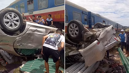 Vượt đường ngang, xế hộp bị tàu hỏa vò nát