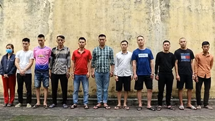Bắt 11 con bạc, thu giữ gần 1 tỉ đồng