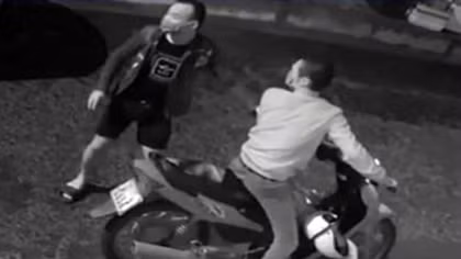Phê ma túy chở nhau đi đập phá hàng loạt ôtô 