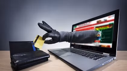 Mất tiền trong tài khoản vì truy cập vào đường link lạ