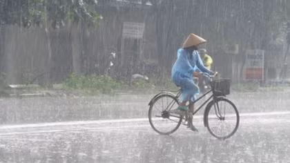 Hà Nội mưa dai dẳng cả tuần
