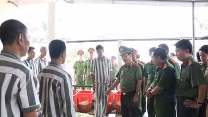 Thứ trưởng Nguyễn Văn Sơn kiểm tra công tác tại Trại giam Xuân Hà