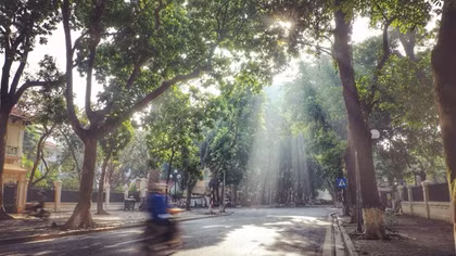 Hà Nội sáng sớm se lạnh, trưa hửng nắng