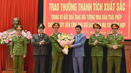 Khen thưởng lực lượng phá án vận chuyển, mua bán 5431 viên ma túy tổng hợp
