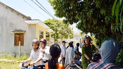 Nghi bị "mọc sừng", gã chồng tưới xăng thiêu vợ