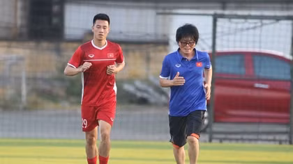 "Thần y" Choi Ju-young: Từ Park Ji-sung đến Đình Trọng là những cuộc phiêu lưu