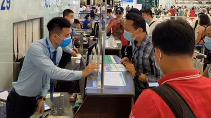 Làm rõ việc hủy chuyến bay nhưng không hoàn phí dịch vụ