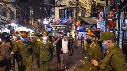 Cách ly toàn bộ người nghi nhiễm COVID-19 trên địa bàn quận Hoàn Kiếm