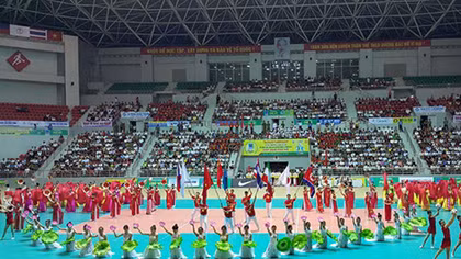 Sau một phút hoành tráng là khoảng dài lặng lẽ 