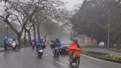 Hà Nội cuối tuần mưa rào, độ ẩm cao