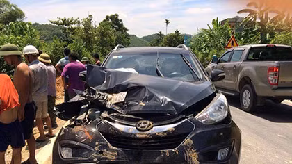 Hyundai Tucson biến dạng sau pha đấu đầu với hung thần công nông