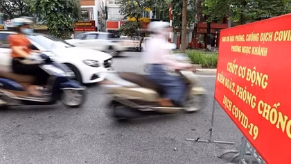 Hà Nội lập chốt kiểm tra giấy tờ người dân ra đường
