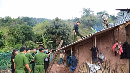 Đượm nghĩa tình chương trình của Bộ Công an hỗ trợ nhà ở cho đồng bào Mường Nhé