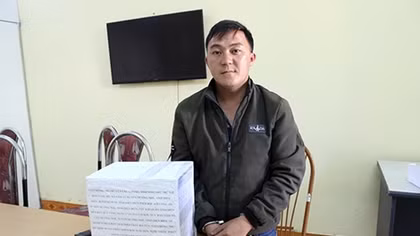 Tóm đối tượng vác 10kg thuốc phiện ở rừng Mường Nhé