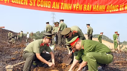 Công an tỉnh Yên Bái tổ chức tết trồng cây ơn Bác 