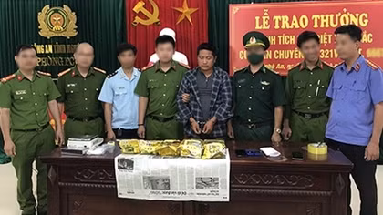 Vây bắt đối tượng "ôm" 5kg ma tuý đá từ Lào vào Việt Nam