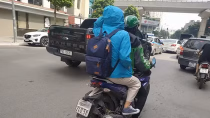 Sợ công ty phạt tài xế xe ôm công nghệ bịt biển số xe
