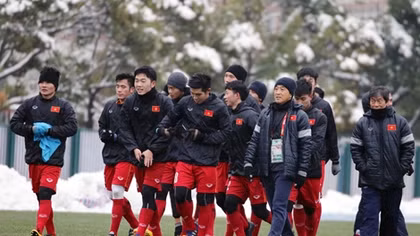 U23 Việt Nam tập kín trong giá lạnh sau khi tuyết ngừng rơi