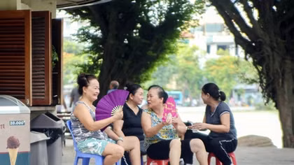 Người Hà Nội vẫn thờ ơ với "lệnh" đeo khẩu trang nơi công cộng