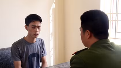 Cự cãi, cầm dao đâm bạn nhậu