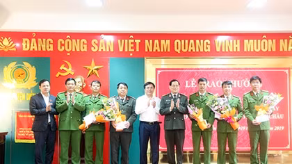 Khen thưởng thành tích khám phá nhanh vụ án giết người