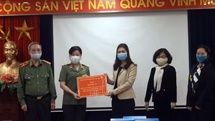 Nhiều cơ quan tổ chức ủng hộ lực lượng Công an trong công tác phòng chống dịch