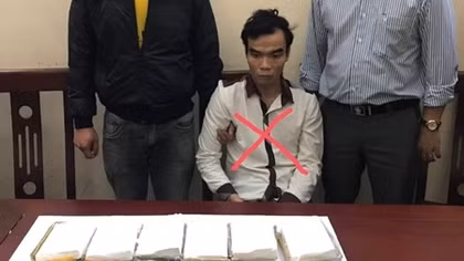 Chặn đường đi của 6 bánh heroin từ Nghệ An ra phía Bắc