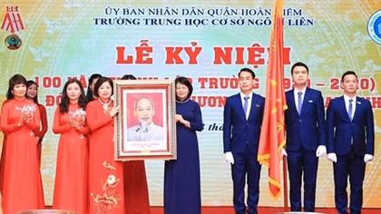 Trường Trung học cơ sở Ngô Sĩ Liên (Hà Nội) đón nhận Huân chương Độc lập hạng Nhì