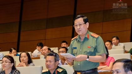 Người sinh viên thủ khoa ngày ấy, bây giờ