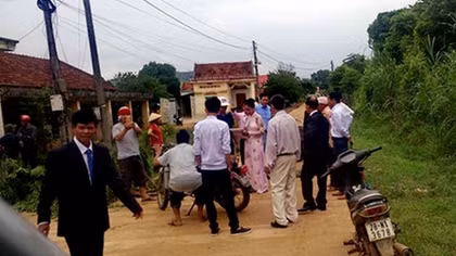 Kiểm điểm trưởng thôn chặn xe dâu đòi tiền xây dựng đường