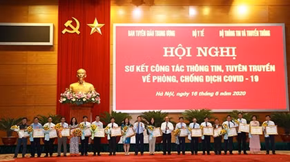 Báo chí tiếp tục nhiệm vụ tuyên truyền trong thực hiện “mục tiêu kép”