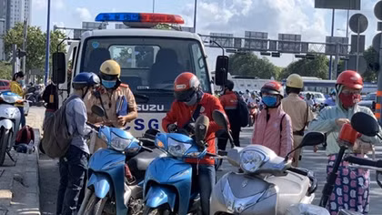 Tổng kiểm tra giúp lập lại trật tự, kỷ cương Luật Giao thông đường bộ