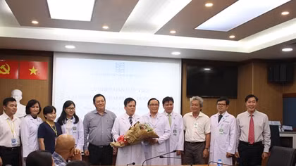 Thực hiện thành công ca ghép gan đầu tiên từ người cho sống