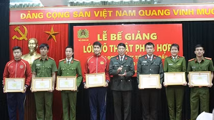 Bế giảng lớp võ thuật phức hợp cho các đơn vị chiến đấu trong CAND 