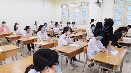 Thí sinh bước vào môn thi tốt nghiệp THPT đầu tiên