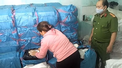 "Nữ quái" buôn lậu hơn 50 nghìn bao thuốc lá