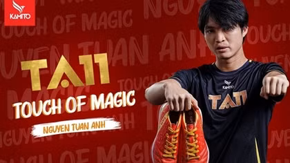 Tuyển thủ Tuấn Anh ra mắt mẫu giày đặc biệt mang tên mình