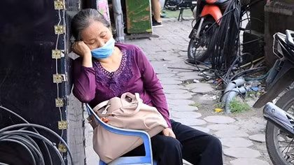 Nỗi đau xé lòng của người mẹ mất cả gia đình con trai