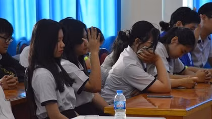 Đừng để trẻ em cô đơn trong học đường