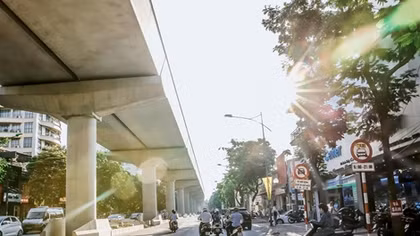 Người Hà Nội quay quắt với đợt nắng nóng đầu tiên