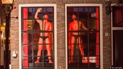 Nam giới đòi “bình quyền” hoạt động trong “Phố đèn đỏ” ở Amsterdam