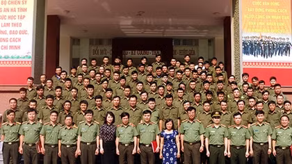 Bế giảng lớp đào tạo Trung cấp Trưởng Công an cấp xã tỉnh Hà Tĩnh khóa I