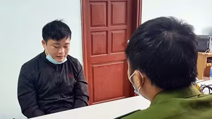 Chạy xe ôm công nghệ tranh thủ... cướp giật
