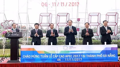Chủ tịch nước khởi động đồng hồ đếm ngược chào mừng Tuần lễ cấp cao APEC 2017
