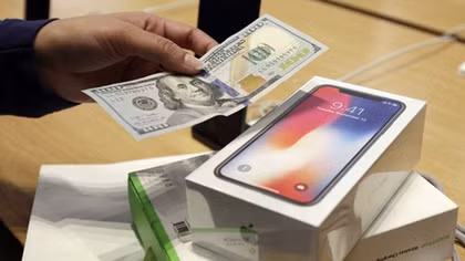 Kinh doanh ế ẩm, Apple mất thêm gần 800 triệu USD cho Samsung