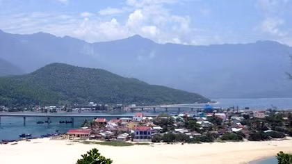 Thận trọng với cơn “sốt giá” đất nền bất thường ở ven biển Lăng Cô