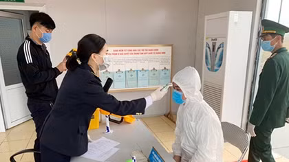 Thông quan trở lại cửa khẩu quốc tế Móng Cái