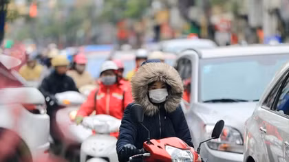 Cuối tuần, Hà Nội chìm trong mưa rét
